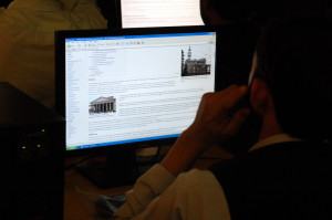Afghan_man_reading_Wikipedia_article_in_Kandahar